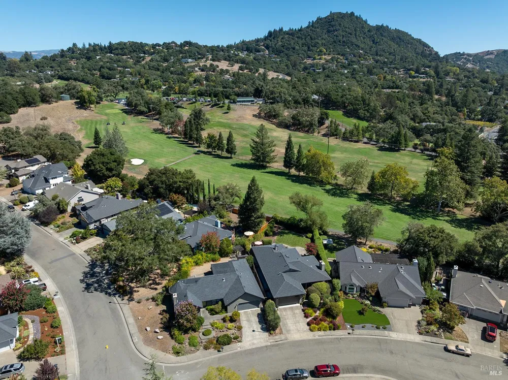 412 Fairway Court Healdsburg, CA 95448