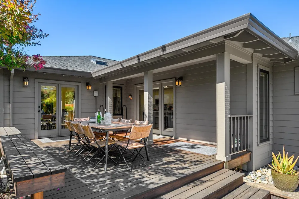 412 Fairway Court Healdsburg, CA 95448