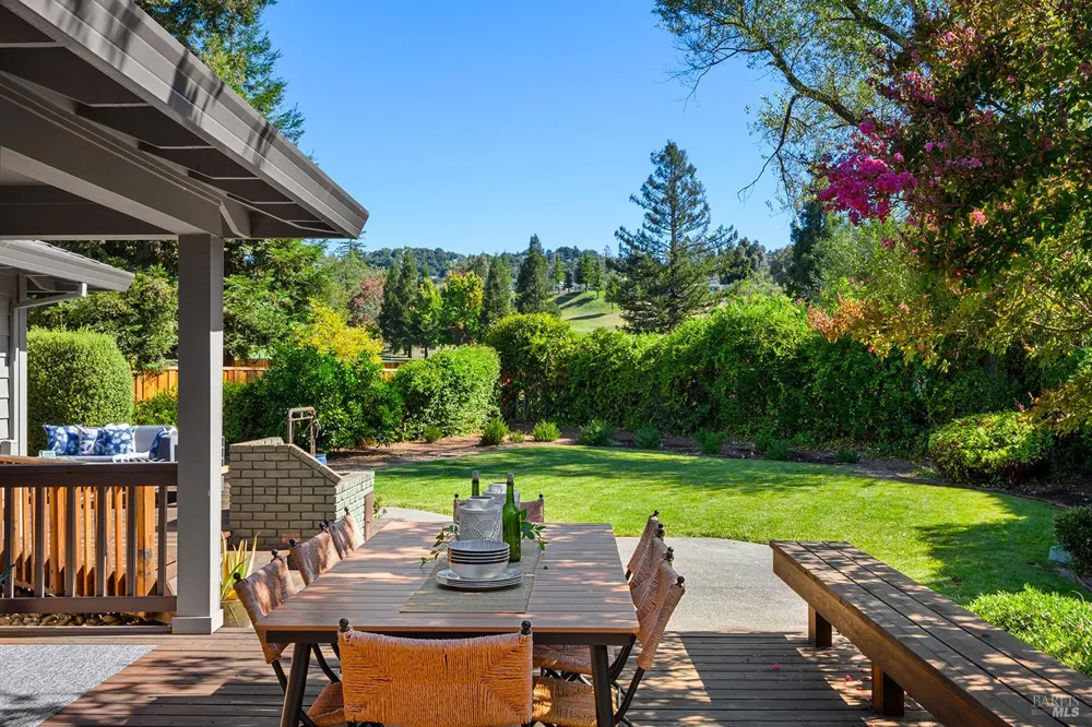 412 Fairway Court Healdsburg, CA 95448