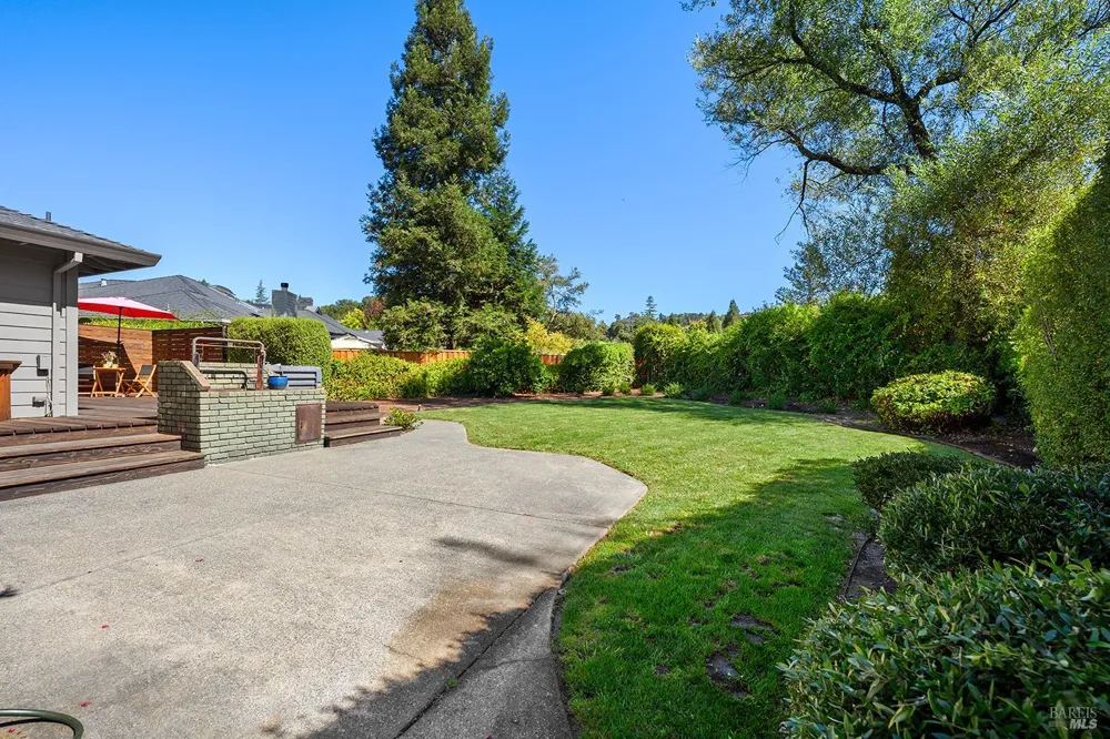412 Fairway Court Healdsburg, CA 95448