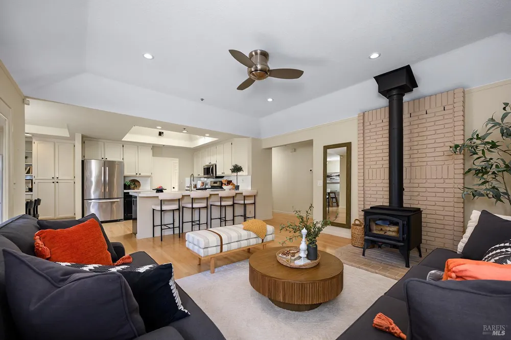 412 Fairway Court Healdsburg, CA 95448