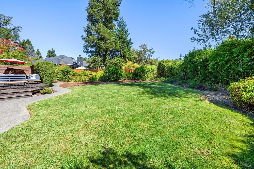 412 Fairway Court Healdsburg, CA 95448
