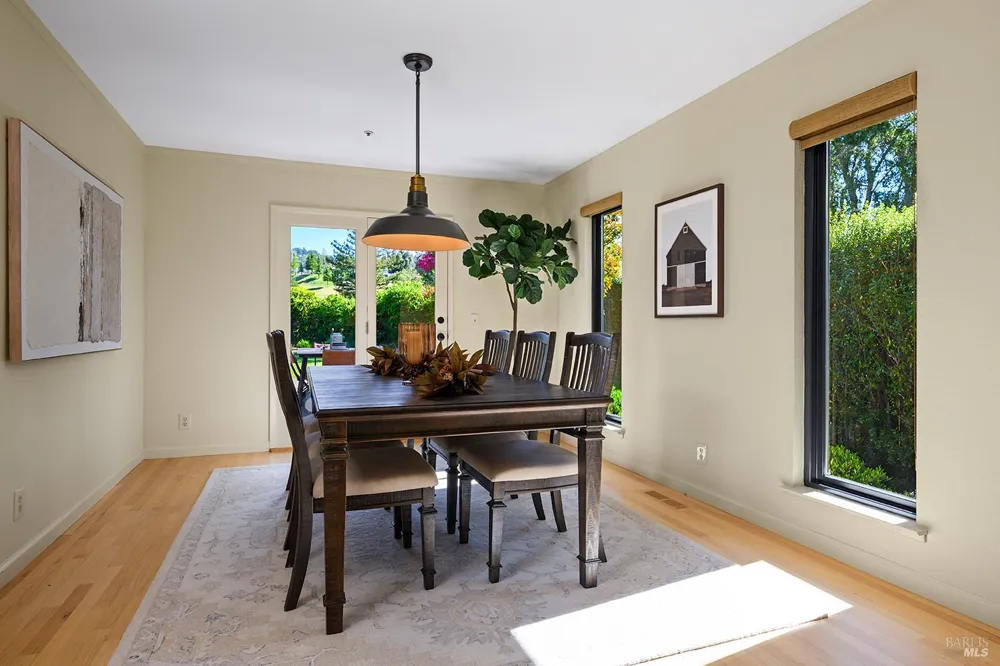 412 Fairway Court Healdsburg, CA 95448