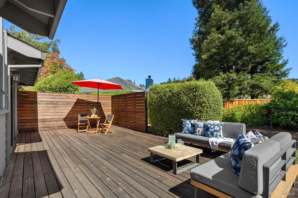412 Fairway Court Healdsburg, CA 95448