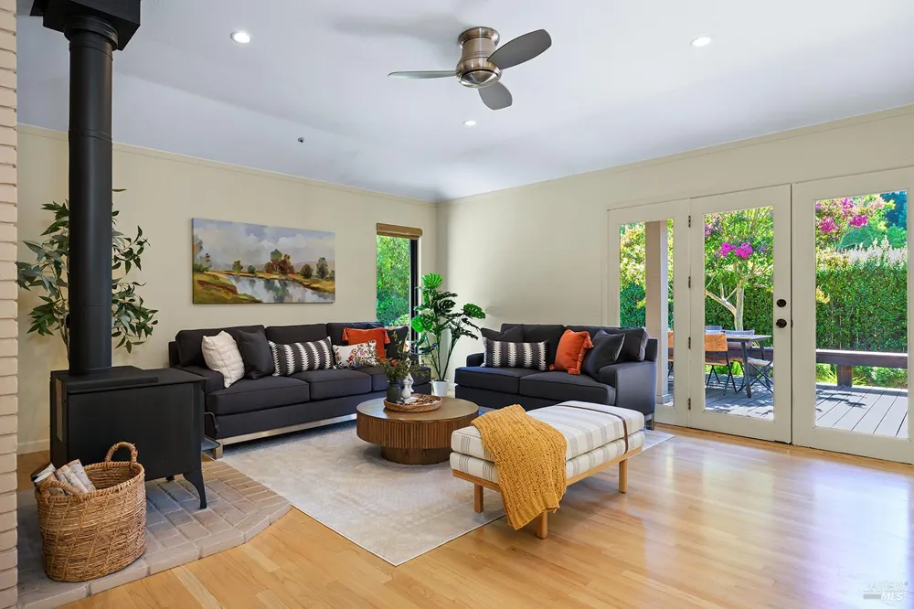 412 Fairway Court Healdsburg, CA 95448