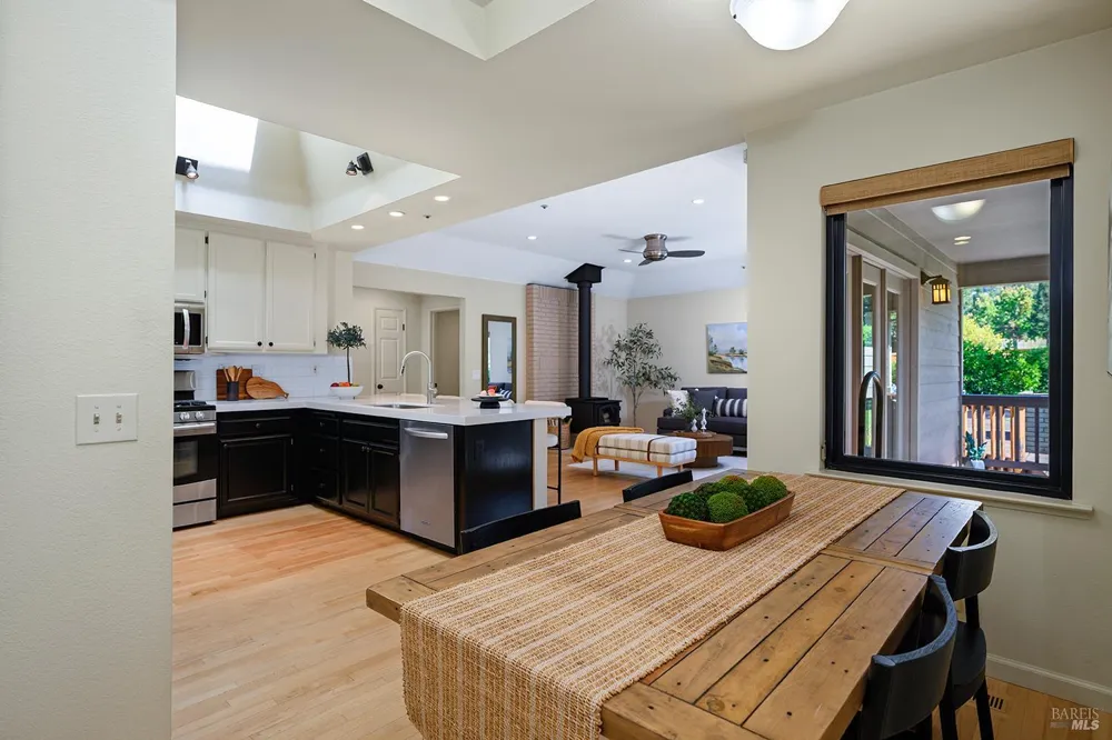 412 Fairway Court Healdsburg, CA 95448