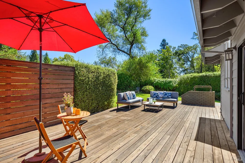412 Fairway Court Healdsburg, CA 95448