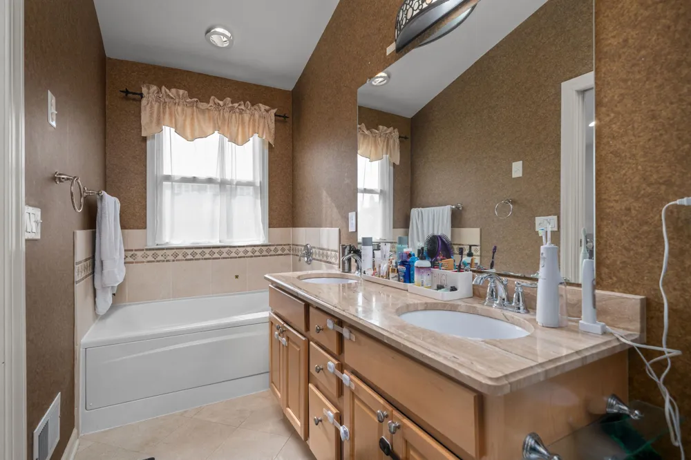 397 KINGSTON CT West New York, NJ 07093