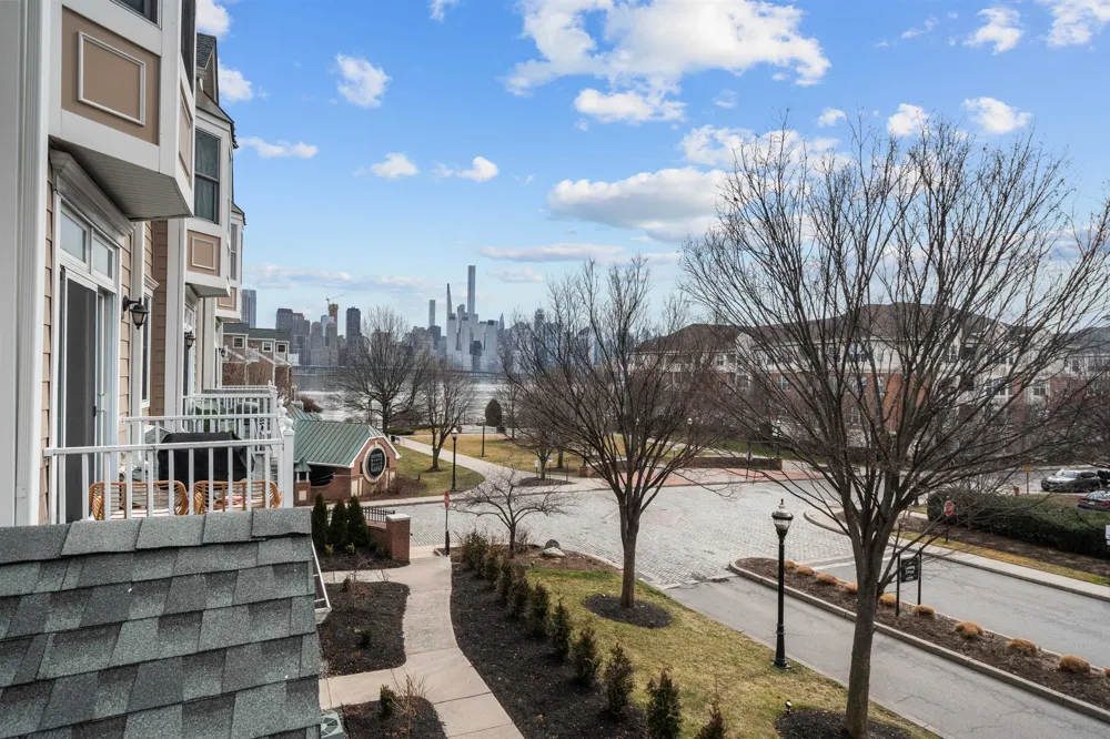 397 KINGSTON CT West New York, NJ 07093