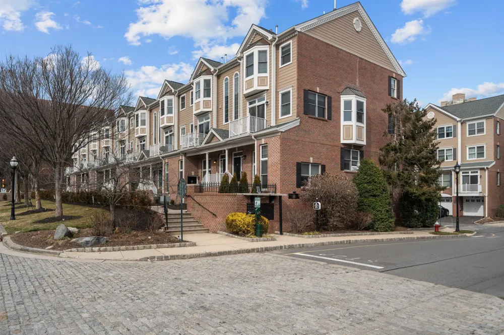 397 KINGSTON CT West New York, NJ 07093