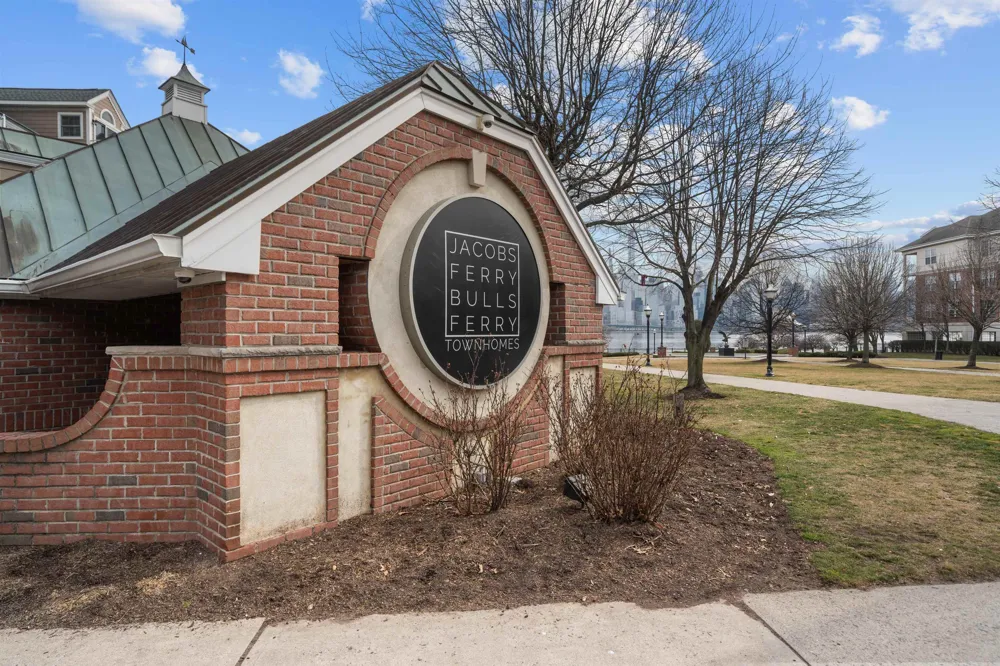 397 KINGSTON CT West New York, NJ 07093