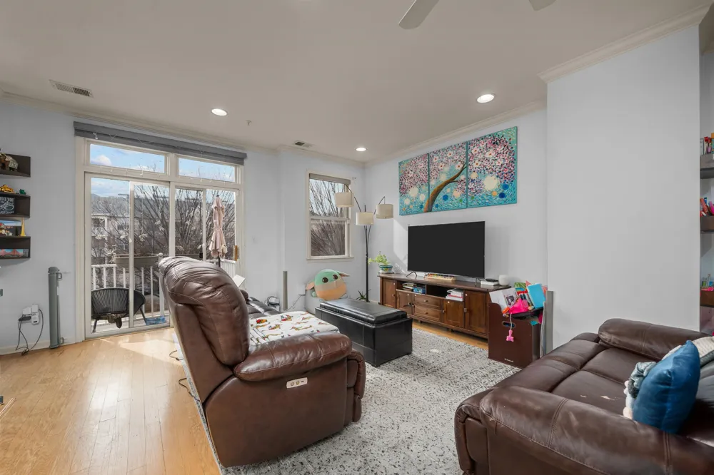 397 KINGSTON CT West New York, NJ 07093