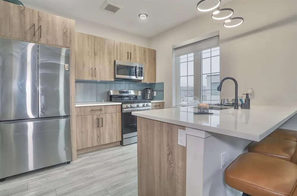 212 70TH ST Guttenberg, NJ 07093