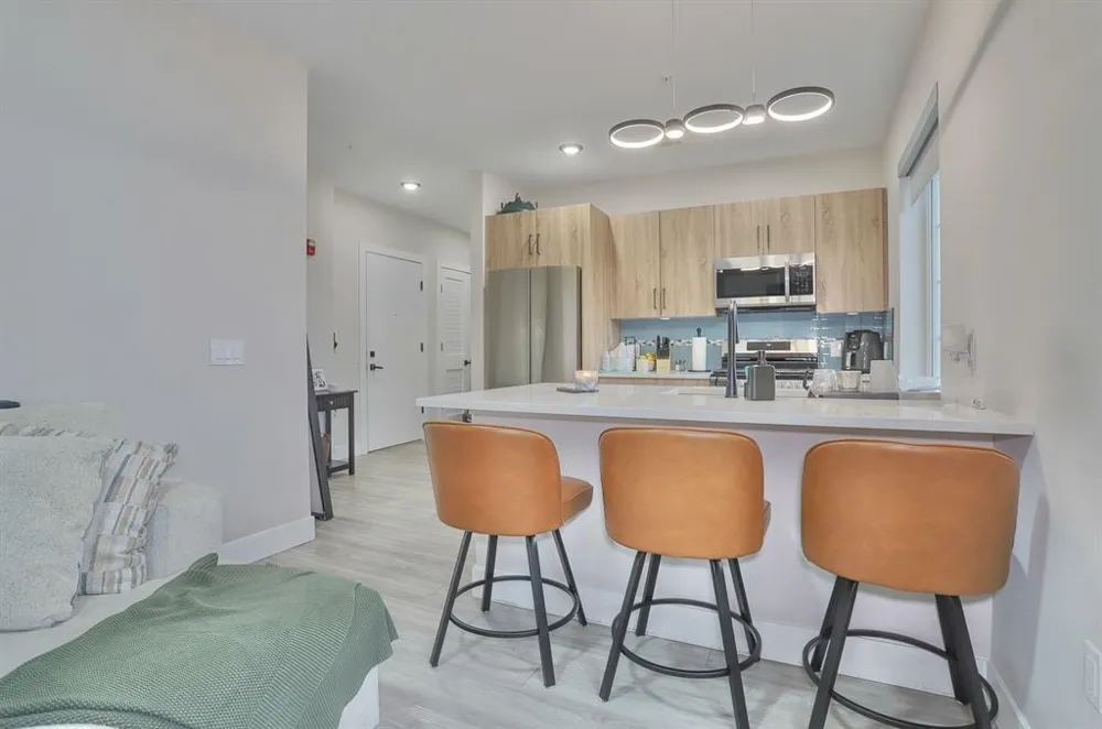 212 70TH ST Guttenberg, NJ 07093