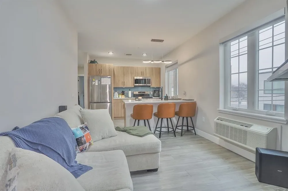 212 70TH ST Guttenberg, NJ 07093