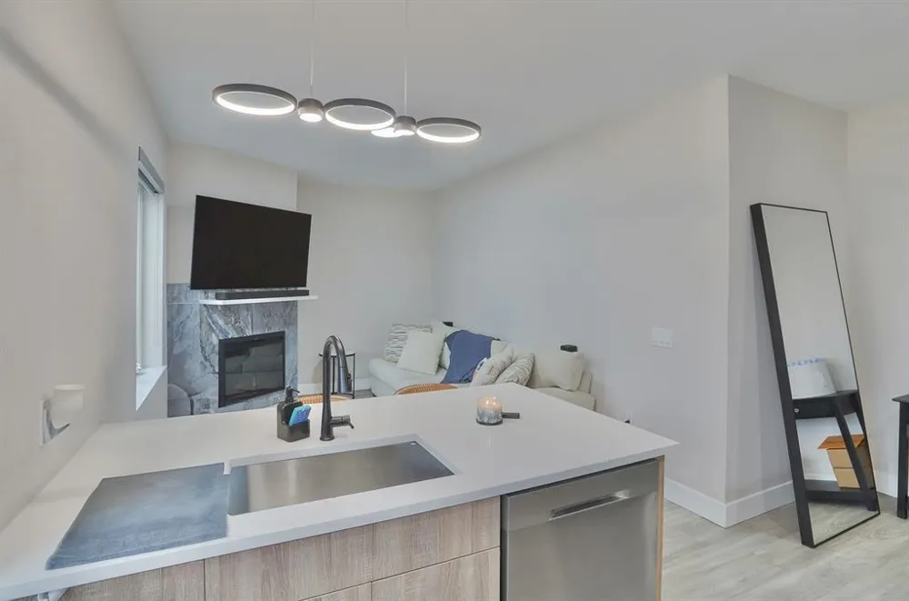 212 70TH ST Guttenberg, NJ 07093