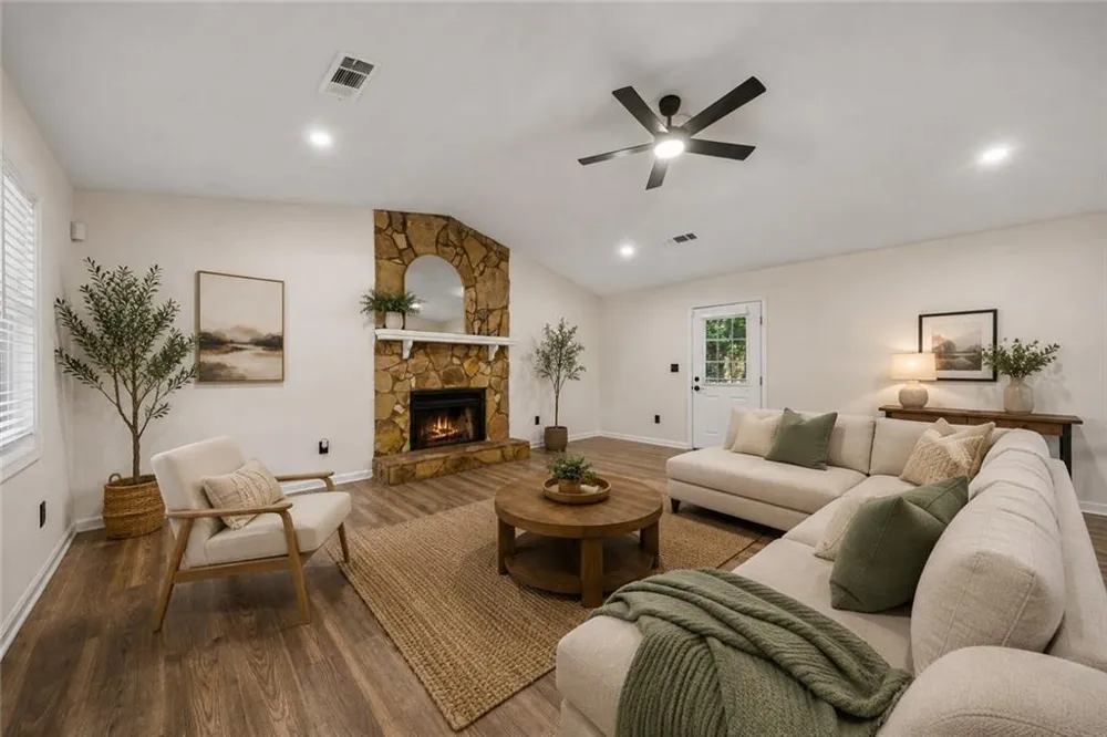 627 Ridge Avenue Stone Mountain, GA 30083