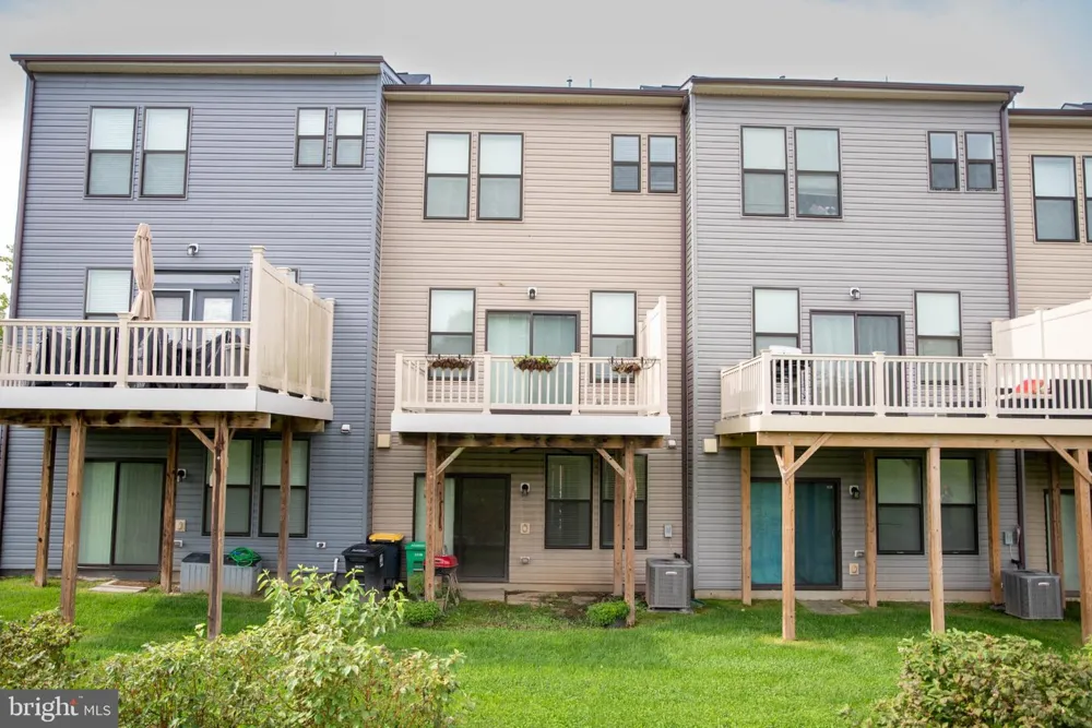 10334 VISTA MEADOW WAY Lanham, MD 20706