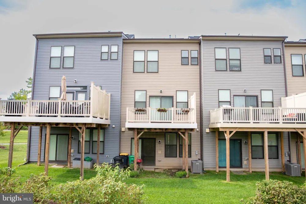 10334 VISTA MEADOW WAY Lanham, MD 20706