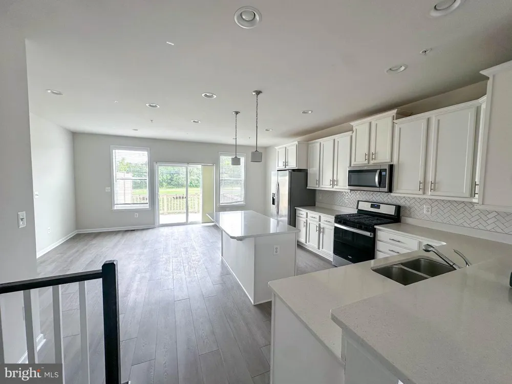 10334 VISTA MEADOW WAY Lanham, MD 20706