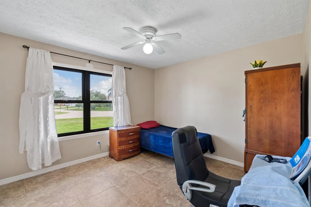 402 SW SEAFLOWER Port St. Lucie, FL 34984