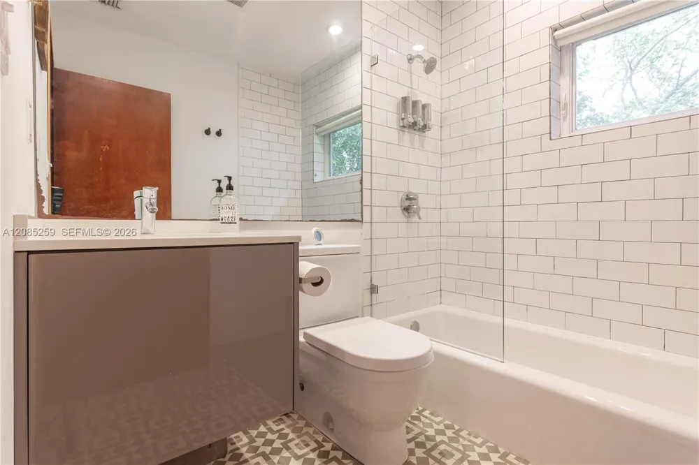 521 NE 68th St #1 Miami, FL 33138