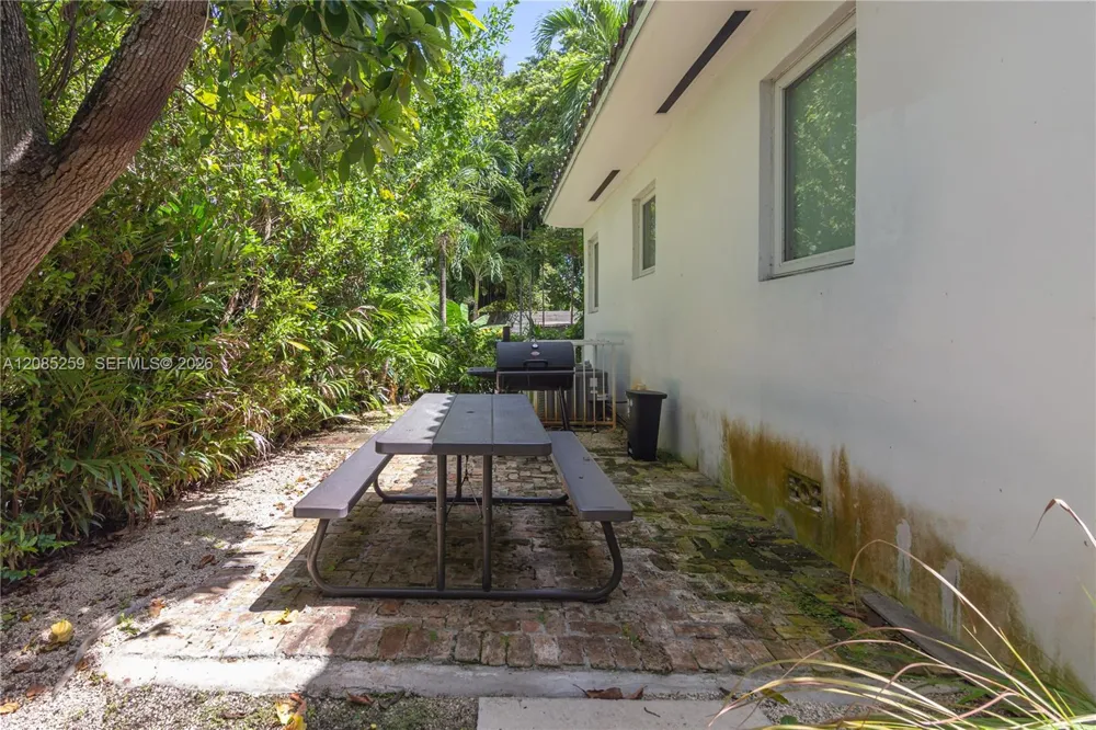521 NE 68th St #1 Miami, FL 33138