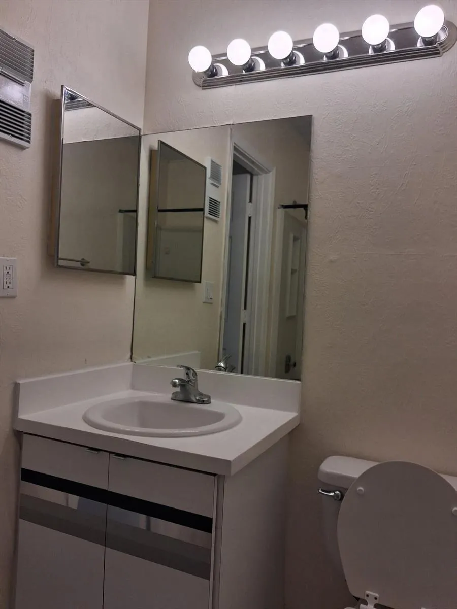 2401 RIVERSIDE DRIVE #517 Coral Springs, FL 33065