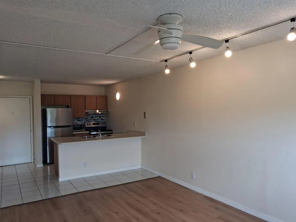 2401 RIVERSIDE DRIVE #517 Coral Springs, FL 33065