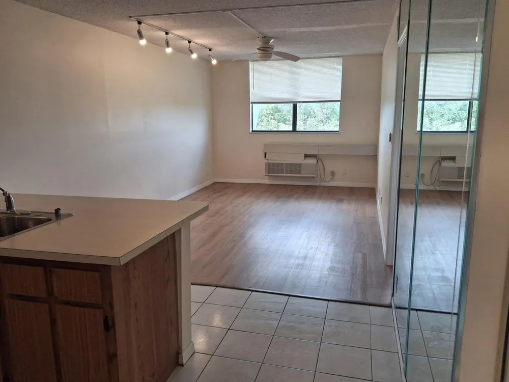 2401 RIVERSIDE DRIVE #517 Coral Springs, FL 33065