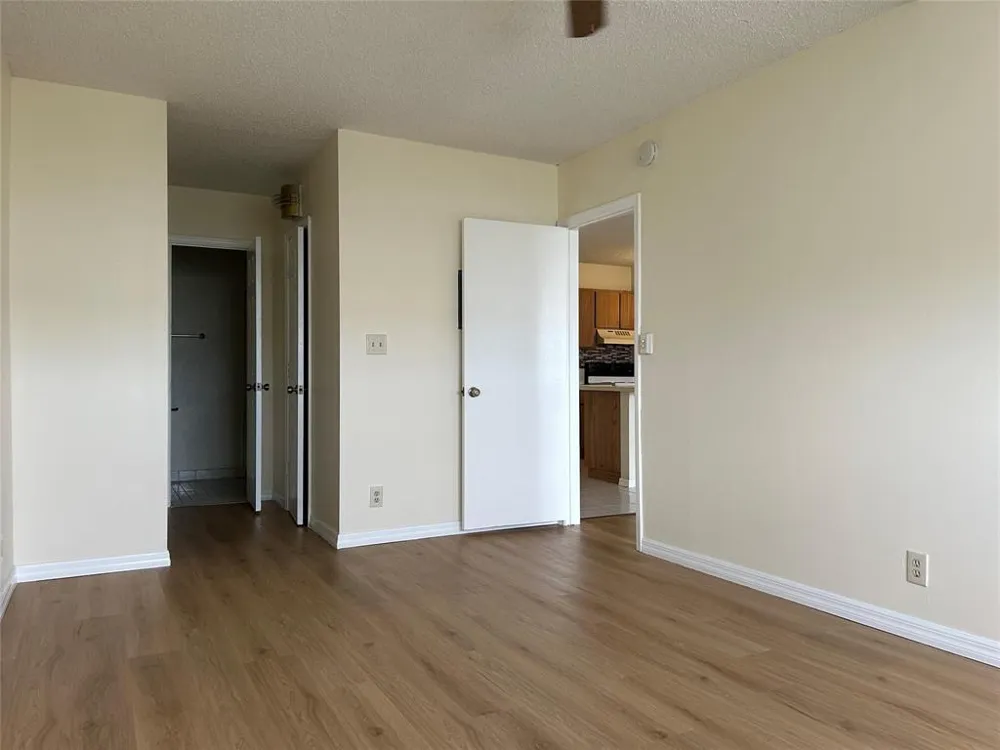 2401 RIVERSIDE DRIVE #517 Coral Springs, FL 33065