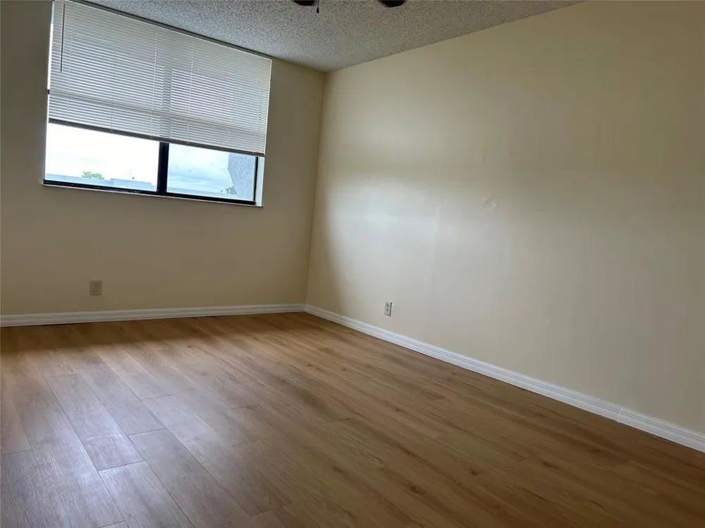 2401 RIVERSIDE DRIVE #517 Coral Springs, FL 33065
