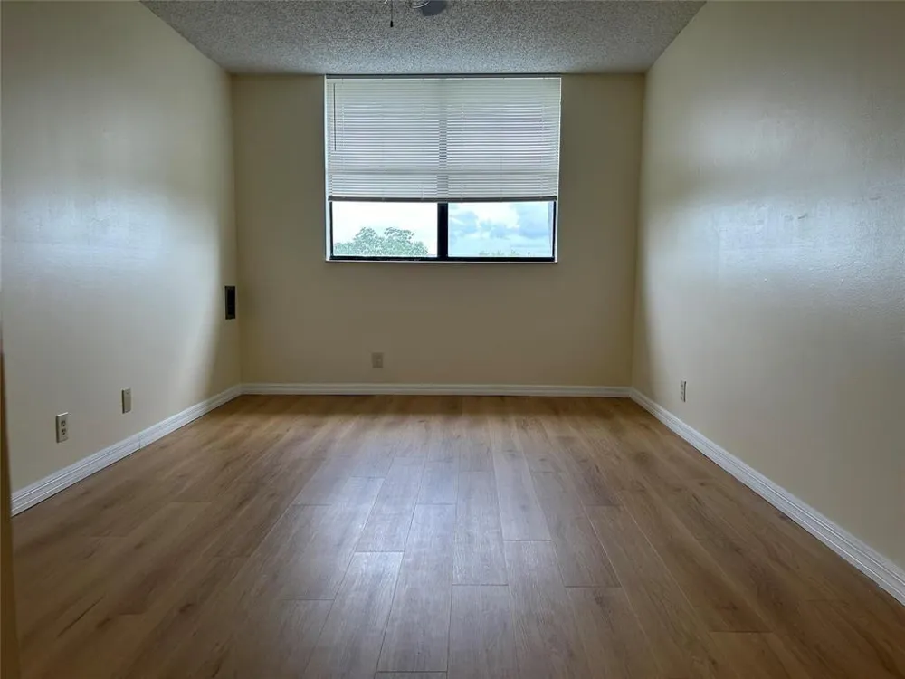 2401 RIVERSIDE DRIVE #517 Coral Springs, FL 33065