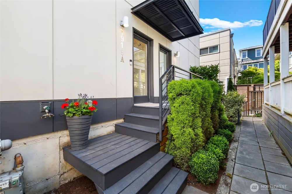 1919 A 9th Avenue W Seattle, WA 98119