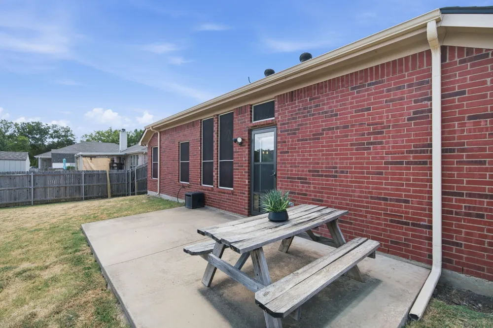 117 Timber Cross Court Azle, TX 76020