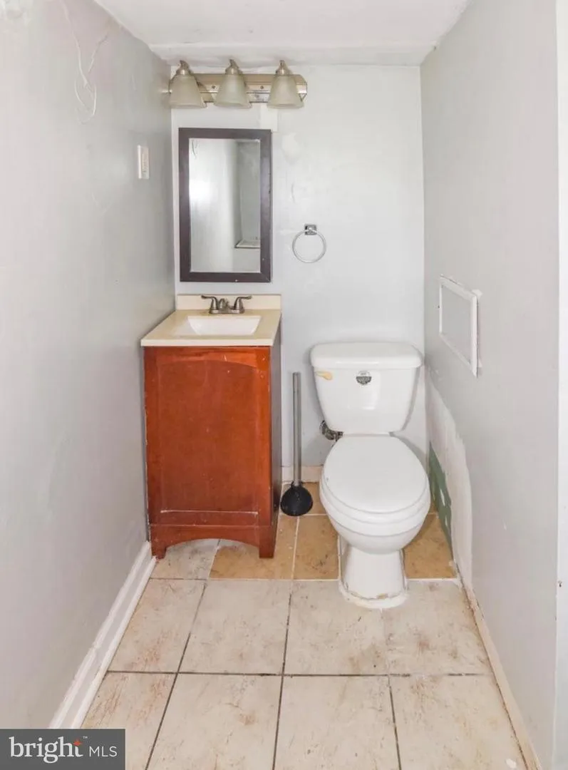 2565 HARLEM AVENUE Baltimore, MD 21216