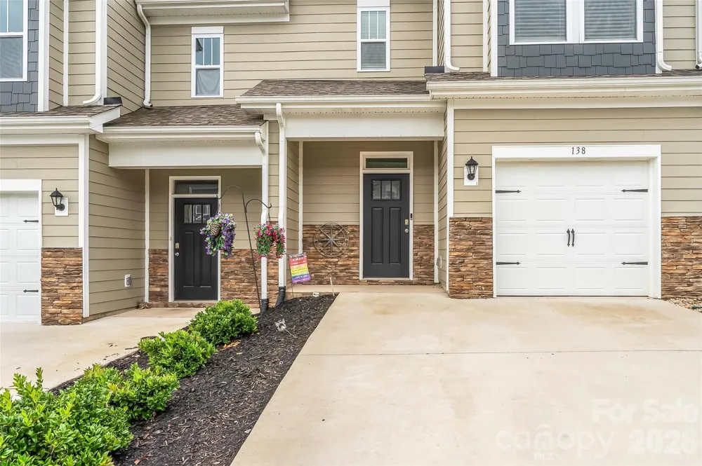 138 Creekview Road Hendersonville, NC 28792