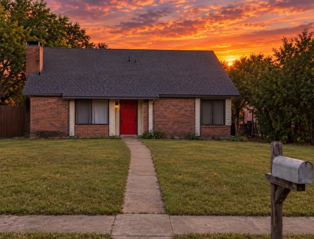 2926 Bonanza Lane Garland, TX 75042