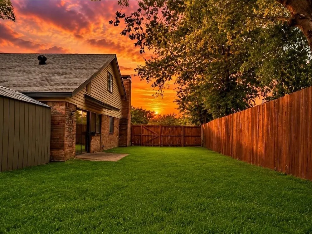 2926 Bonanza Lane Garland, TX 75042