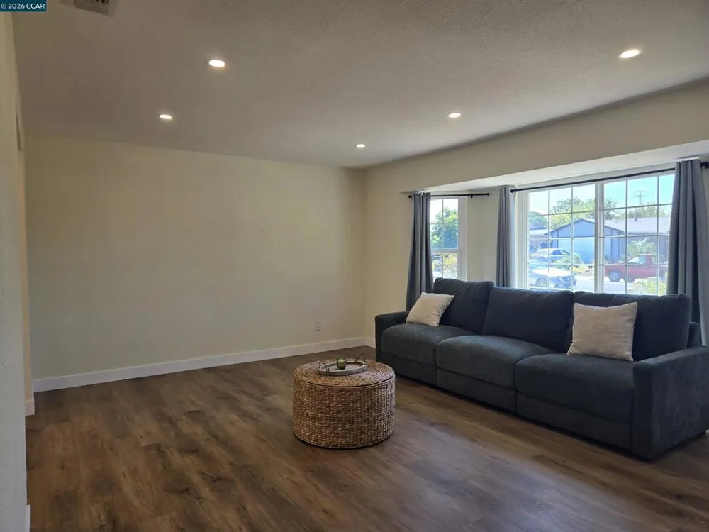 2817 Provo Way Sacramento, CA 95822