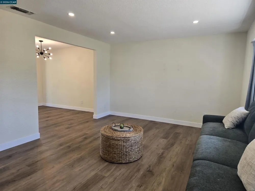2817 Provo Way Sacramento, CA 95822