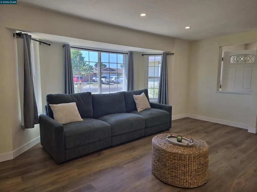 2817 Provo Way Sacramento, CA 95822