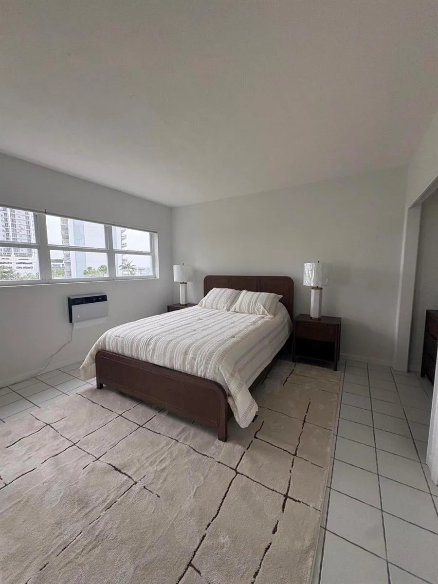 9 BIRCH ROAD #402 Fort Lauderdale, FL 33304