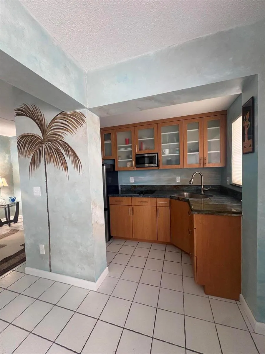 9 BIRCH ROAD #402 Fort Lauderdale, FL 33304