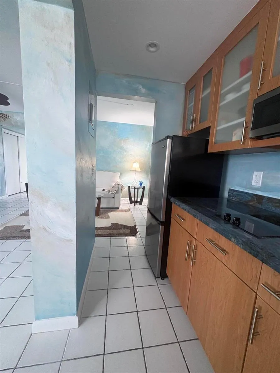 9 BIRCH ROAD #402 Fort Lauderdale, FL 33304