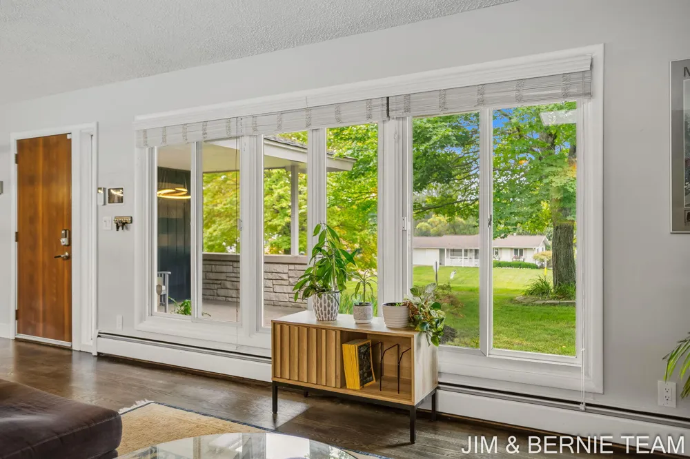 18019 Mohawk Drive Spring Lake, MI 49456