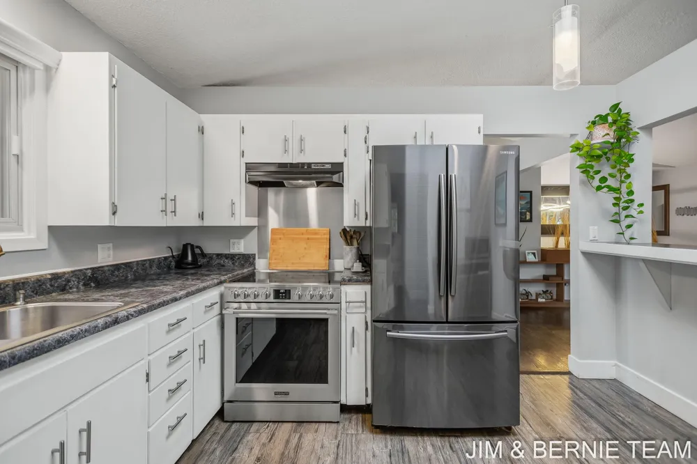 18019 Mohawk Drive Spring Lake, MI 49456
