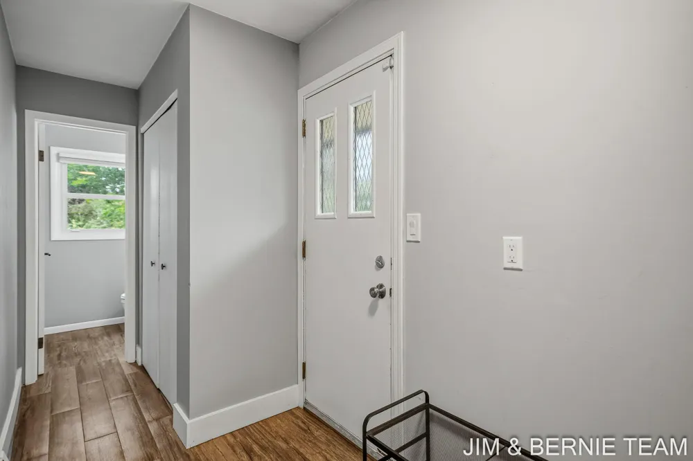 18019 Mohawk Drive Spring Lake, MI 49456