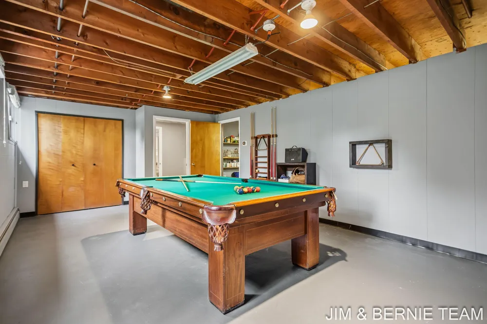 18019 Mohawk Drive Spring Lake, MI 49456