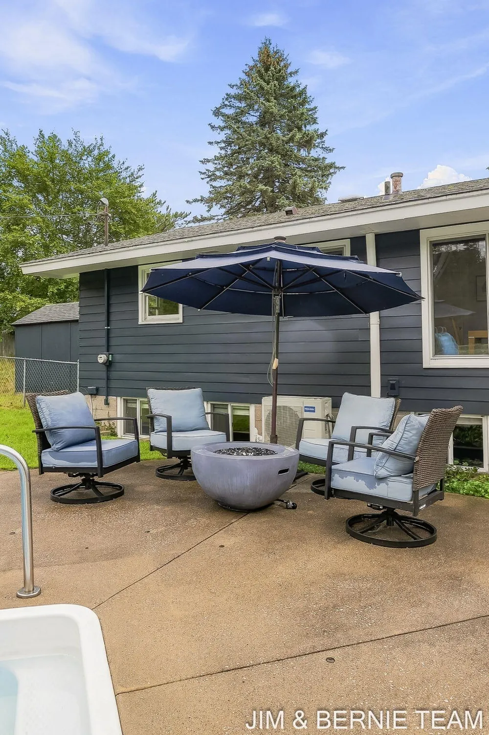 18019 Mohawk Drive Spring Lake, MI 49456